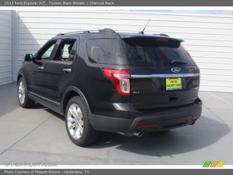 Tuxedo Black Metallic / Charcoal Black 2013 Ford Explorer XLT