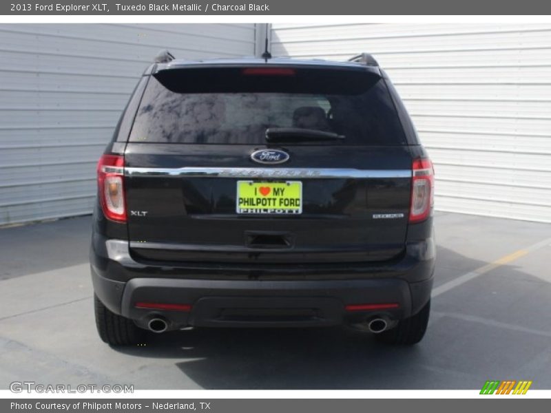 Tuxedo Black Metallic / Charcoal Black 2013 Ford Explorer XLT