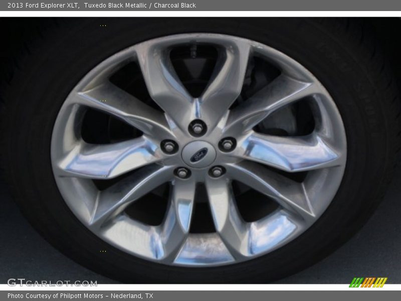 Tuxedo Black Metallic / Charcoal Black 2013 Ford Explorer XLT
