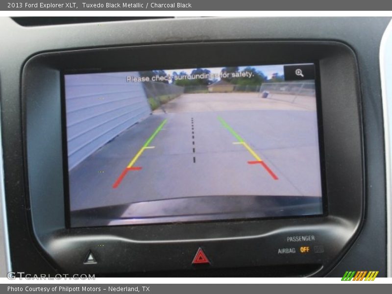 Tuxedo Black Metallic / Charcoal Black 2013 Ford Explorer XLT