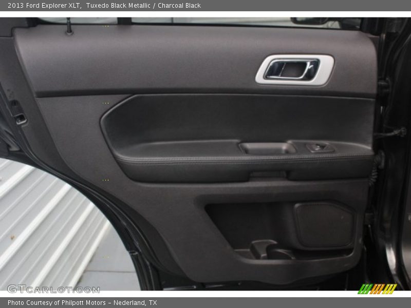 Tuxedo Black Metallic / Charcoal Black 2013 Ford Explorer XLT