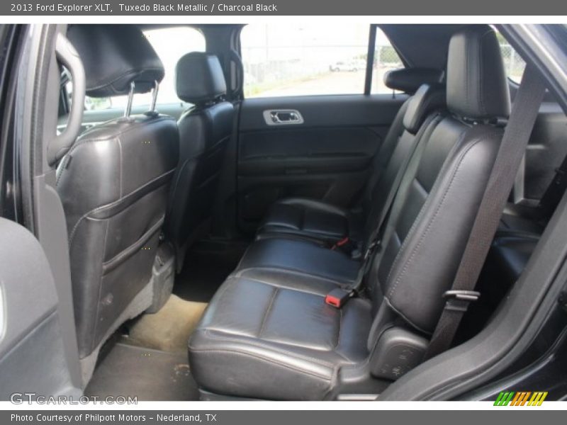 Tuxedo Black Metallic / Charcoal Black 2013 Ford Explorer XLT