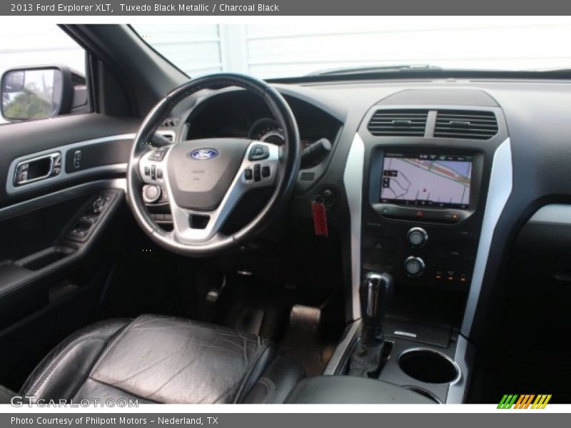 Tuxedo Black Metallic / Charcoal Black 2013 Ford Explorer XLT