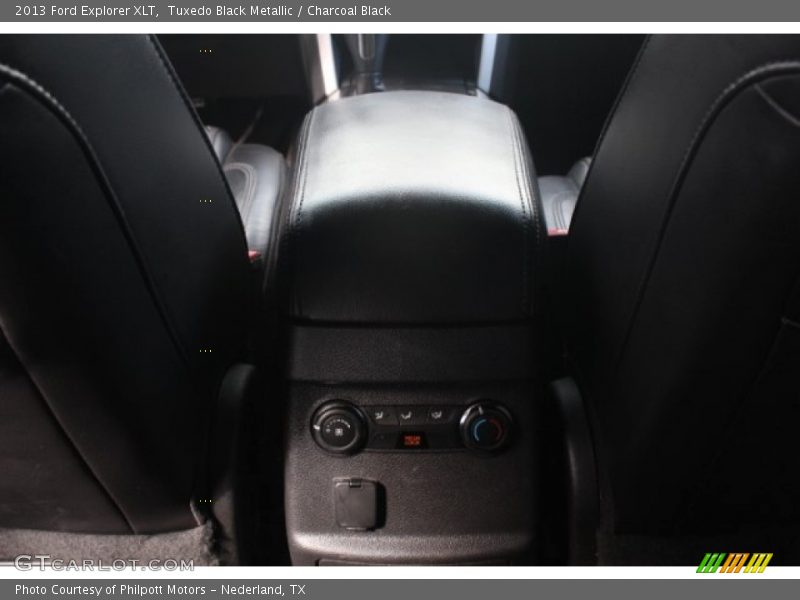 Tuxedo Black Metallic / Charcoal Black 2013 Ford Explorer XLT