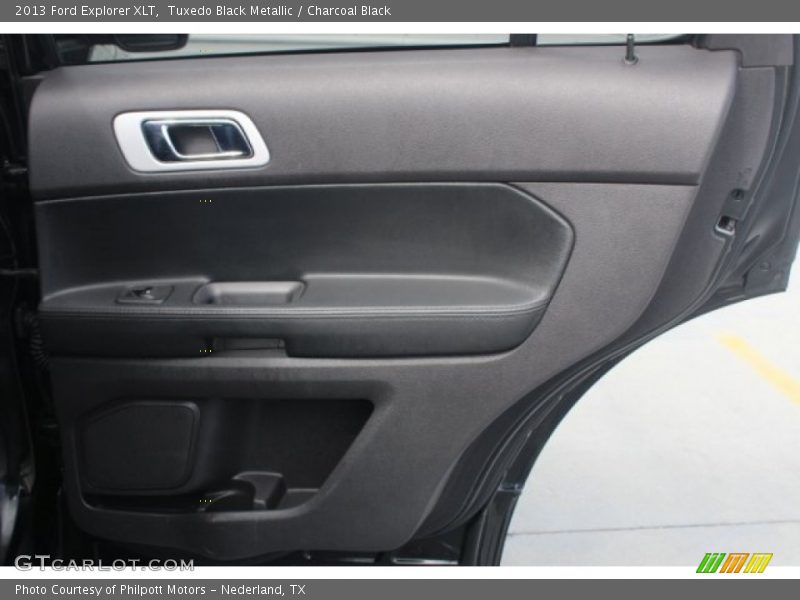 Tuxedo Black Metallic / Charcoal Black 2013 Ford Explorer XLT