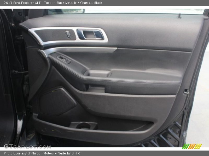 Tuxedo Black Metallic / Charcoal Black 2013 Ford Explorer XLT