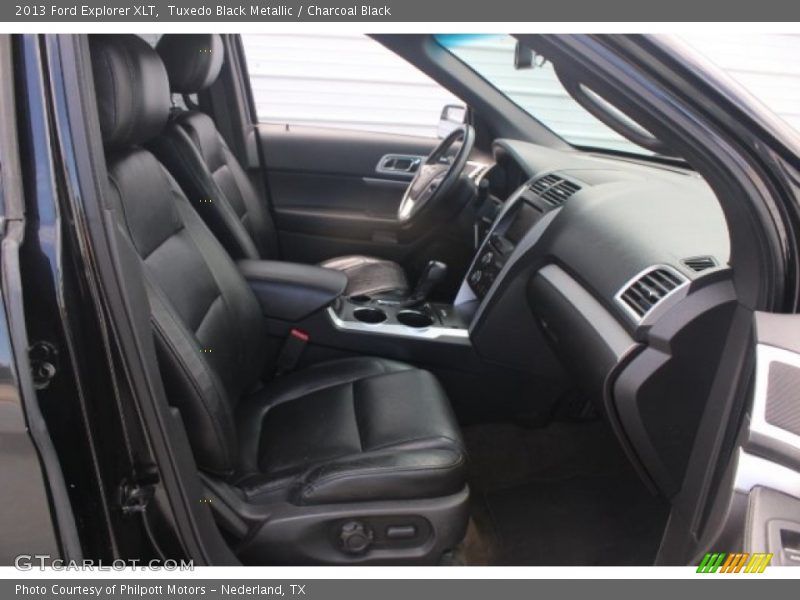 Tuxedo Black Metallic / Charcoal Black 2013 Ford Explorer XLT