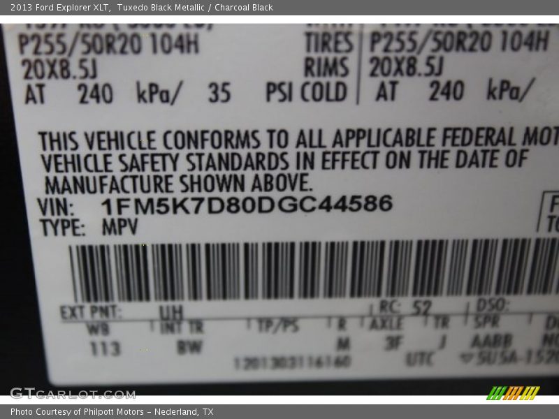 Tuxedo Black Metallic / Charcoal Black 2013 Ford Explorer XLT