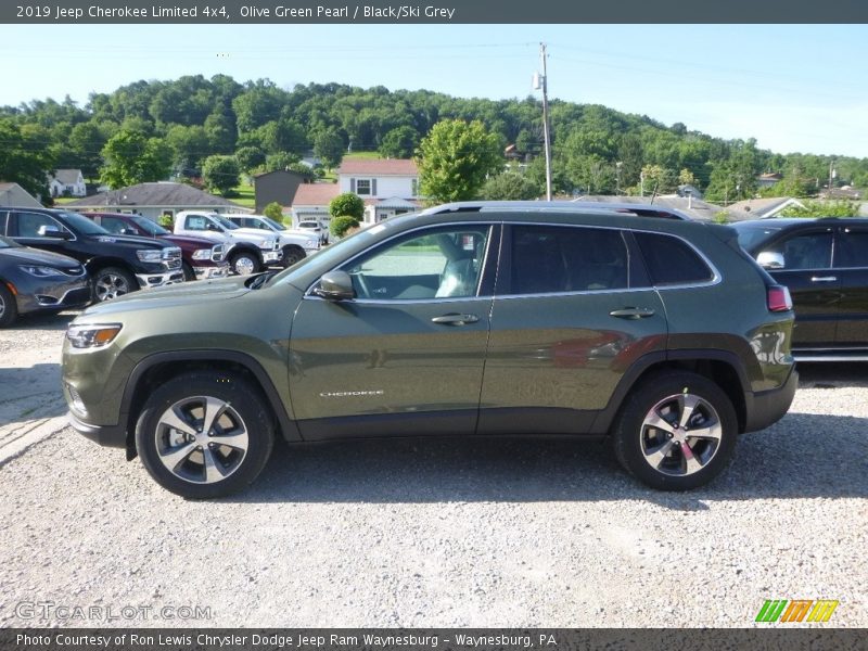 Olive Green Pearl / Black/Ski Grey 2019 Jeep Cherokee Limited 4x4