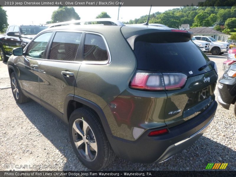 Olive Green Pearl / Black/Ski Grey 2019 Jeep Cherokee Limited 4x4