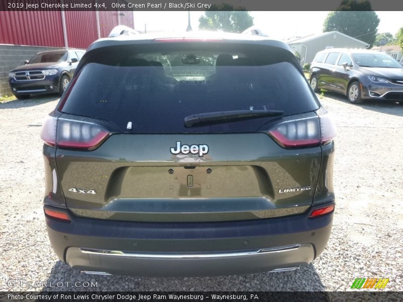Olive Green Pearl / Black/Ski Grey 2019 Jeep Cherokee Limited 4x4
