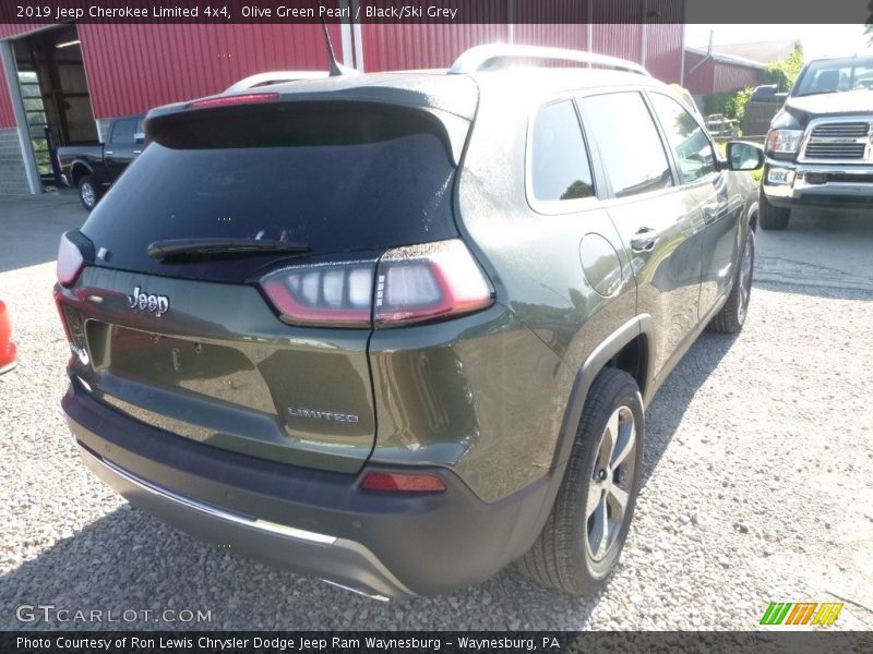 Olive Green Pearl / Black/Ski Grey 2019 Jeep Cherokee Limited 4x4