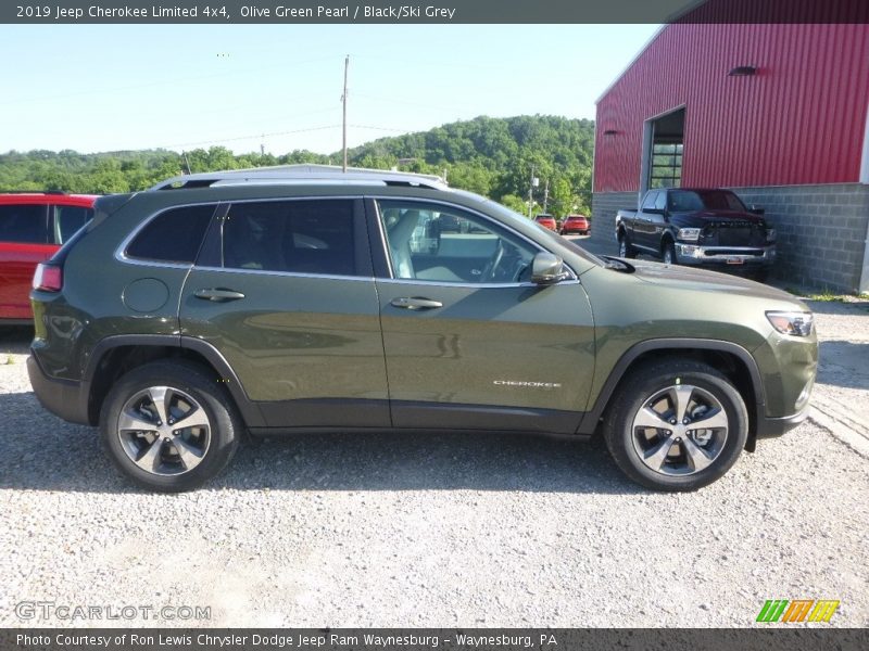 Olive Green Pearl / Black/Ski Grey 2019 Jeep Cherokee Limited 4x4