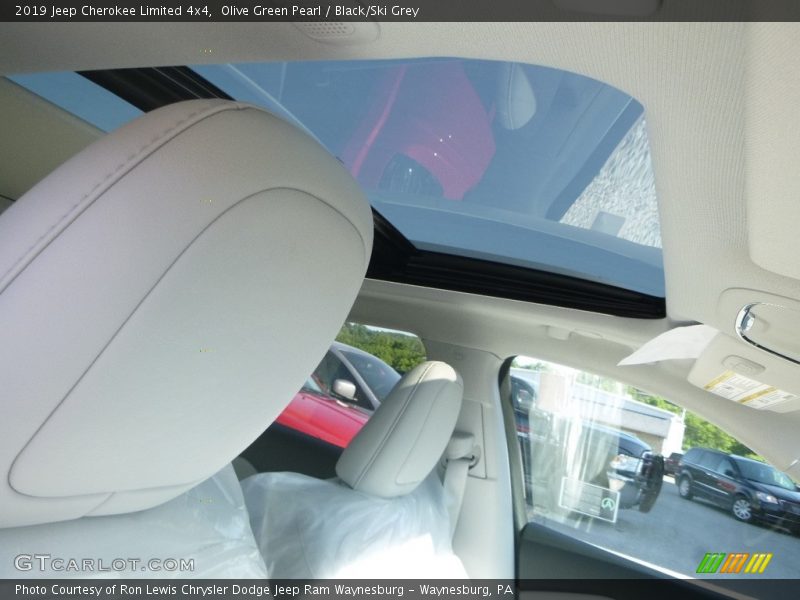 Olive Green Pearl / Black/Ski Grey 2019 Jeep Cherokee Limited 4x4