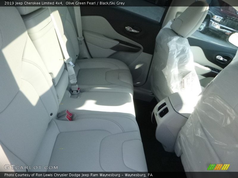 Olive Green Pearl / Black/Ski Grey 2019 Jeep Cherokee Limited 4x4