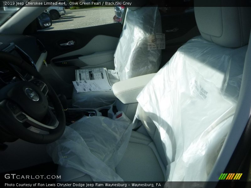 Olive Green Pearl / Black/Ski Grey 2019 Jeep Cherokee Limited 4x4