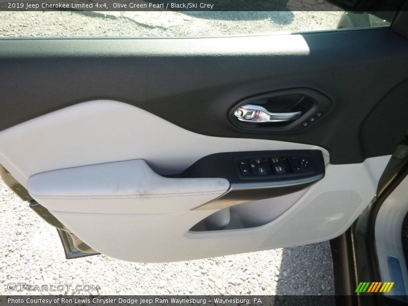 Olive Green Pearl / Black/Ski Grey 2019 Jeep Cherokee Limited 4x4