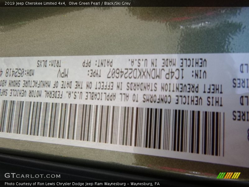 Olive Green Pearl / Black/Ski Grey 2019 Jeep Cherokee Limited 4x4