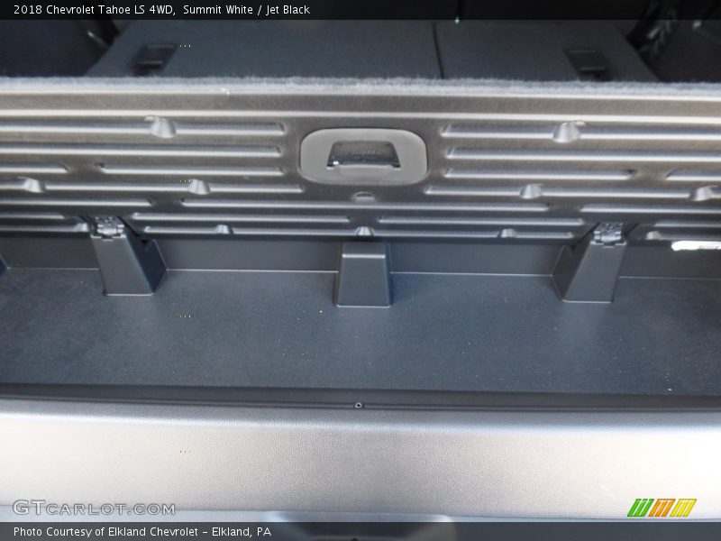 Summit White / Jet Black 2018 Chevrolet Tahoe LS 4WD
