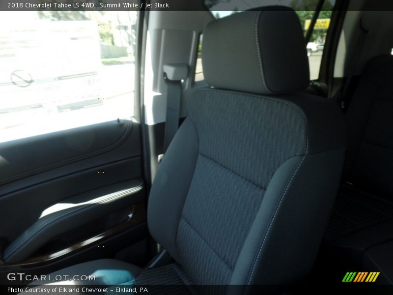 Summit White / Jet Black 2018 Chevrolet Tahoe LS 4WD
