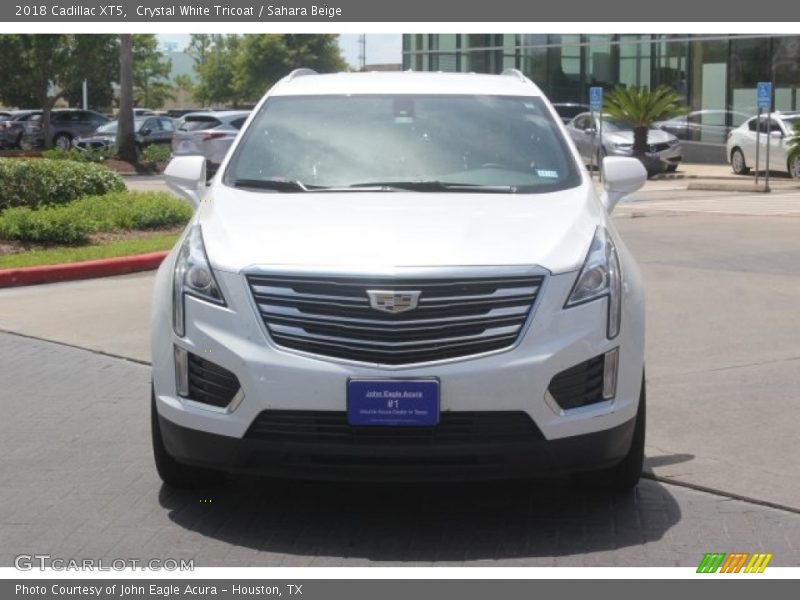 Crystal White Tricoat / Sahara Beige 2018 Cadillac XT5