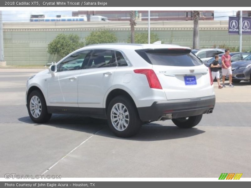 Crystal White Tricoat / Sahara Beige 2018 Cadillac XT5