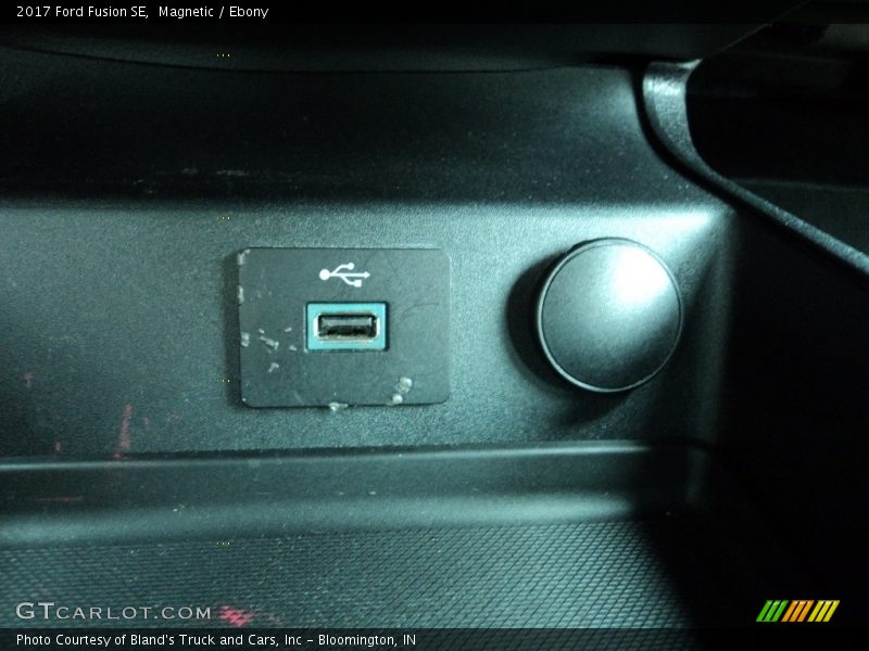 Magnetic / Ebony 2017 Ford Fusion SE