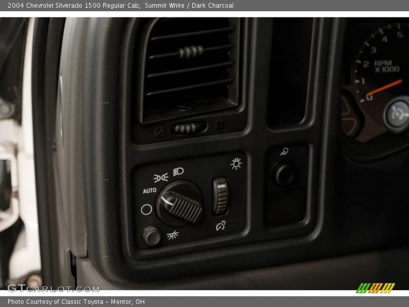 Summit White / Dark Charcoal 2004 Chevrolet Silverado 1500 Regular Cab