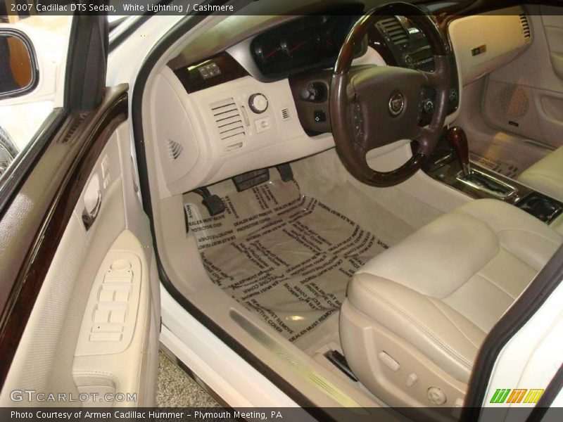 White Lightning / Cashmere 2007 Cadillac DTS Sedan