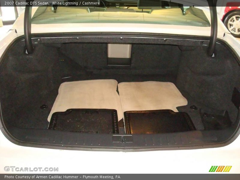 White Lightning / Cashmere 2007 Cadillac DTS Sedan