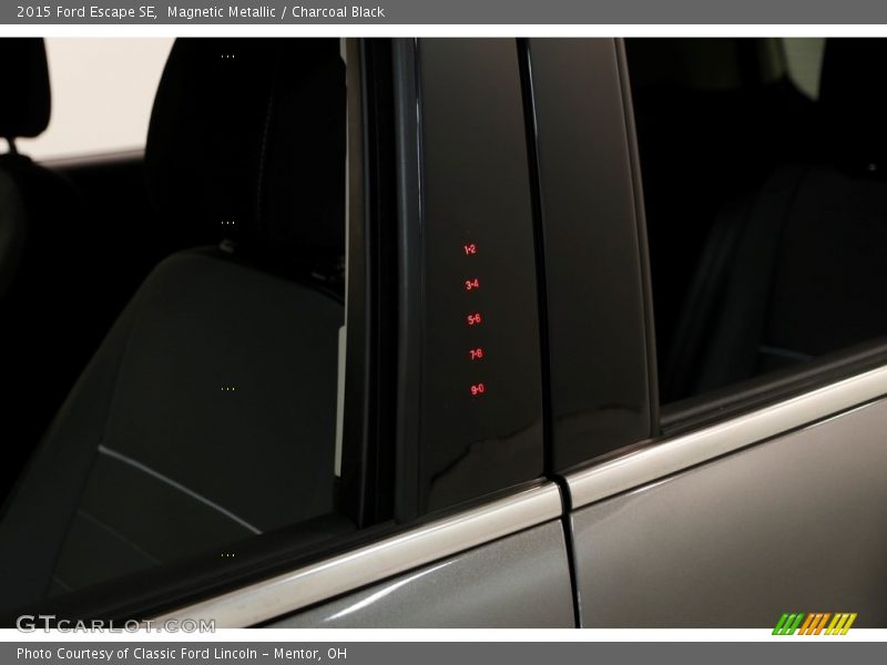 Magnetic Metallic / Charcoal Black 2015 Ford Escape SE