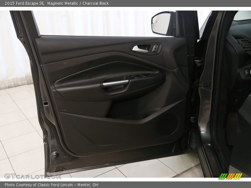 Magnetic Metallic / Charcoal Black 2015 Ford Escape SE