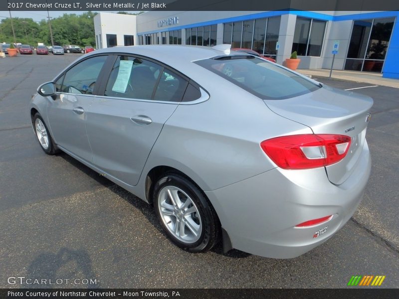 Silver Ice Metallic / Jet Black 2017 Chevrolet Cruze LT