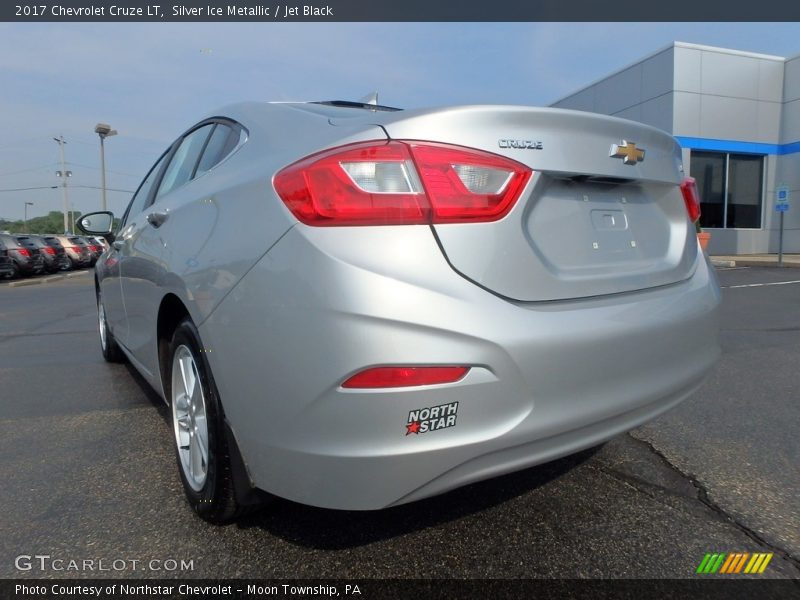 Silver Ice Metallic / Jet Black 2017 Chevrolet Cruze LT