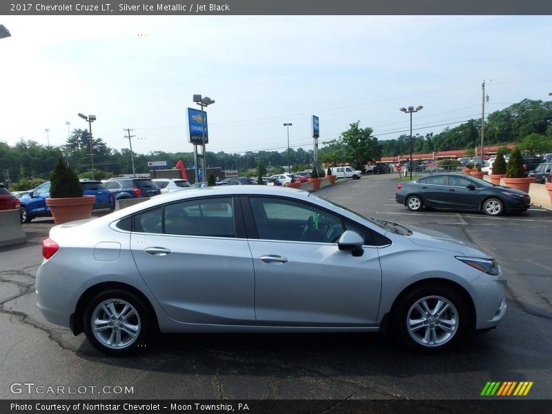 Silver Ice Metallic / Jet Black 2017 Chevrolet Cruze LT