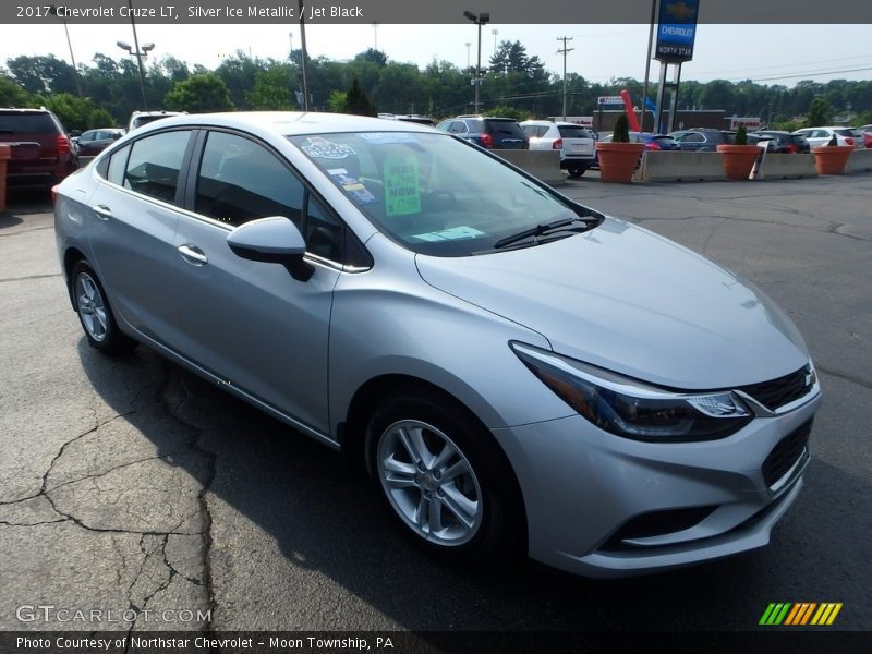 Silver Ice Metallic / Jet Black 2017 Chevrolet Cruze LT