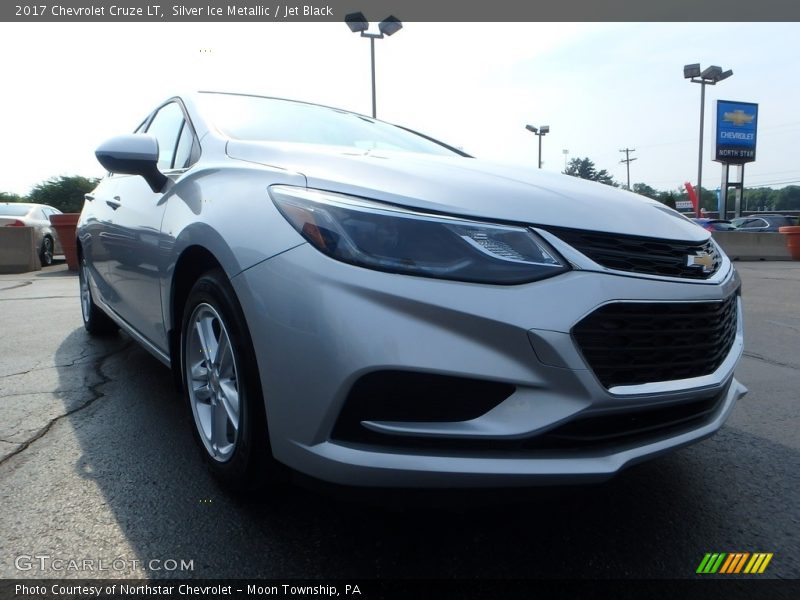 Silver Ice Metallic / Jet Black 2017 Chevrolet Cruze LT