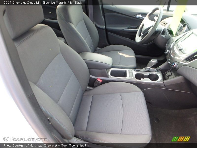 Silver Ice Metallic / Jet Black 2017 Chevrolet Cruze LT