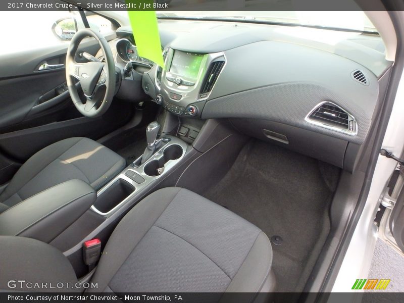 Silver Ice Metallic / Jet Black 2017 Chevrolet Cruze LT