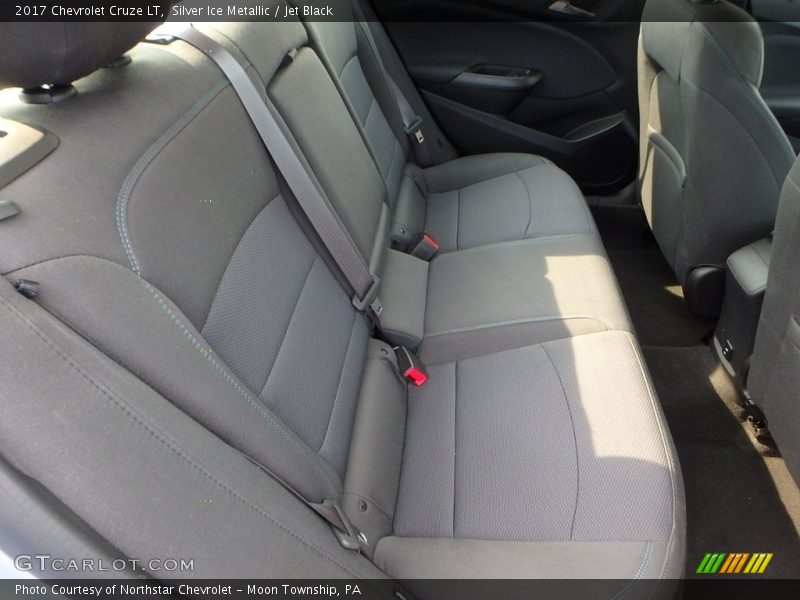Silver Ice Metallic / Jet Black 2017 Chevrolet Cruze LT