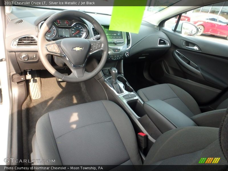 Silver Ice Metallic / Jet Black 2017 Chevrolet Cruze LT