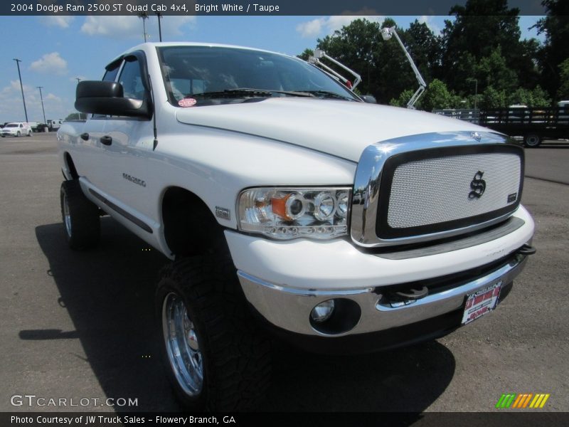 Bright White / Taupe 2004 Dodge Ram 2500 ST Quad Cab 4x4