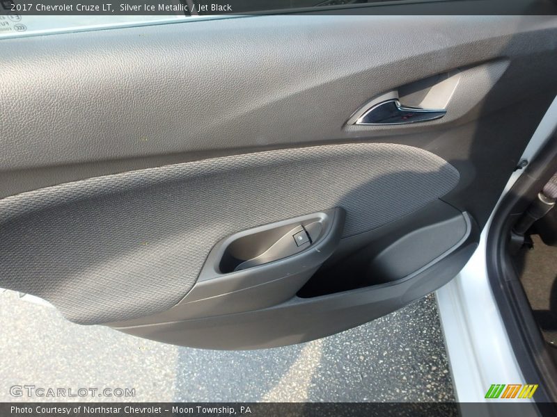 Silver Ice Metallic / Jet Black 2017 Chevrolet Cruze LT
