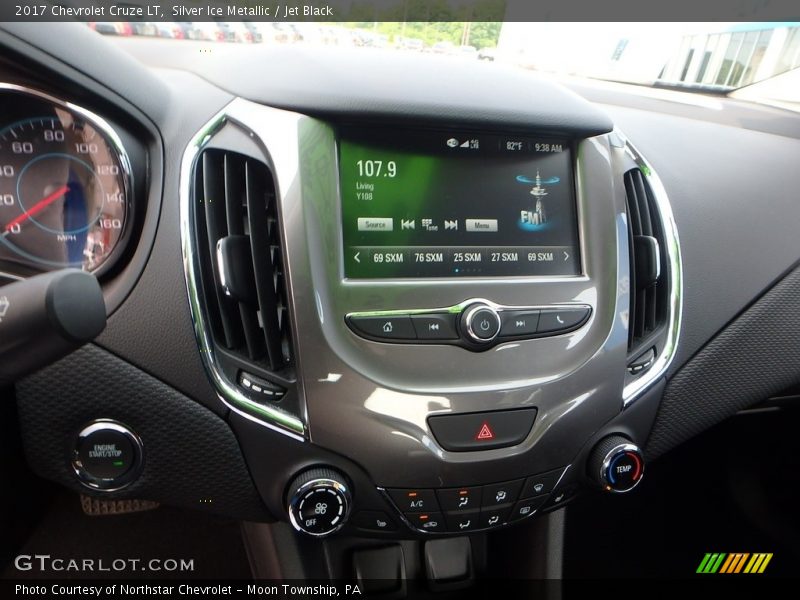 Silver Ice Metallic / Jet Black 2017 Chevrolet Cruze LT