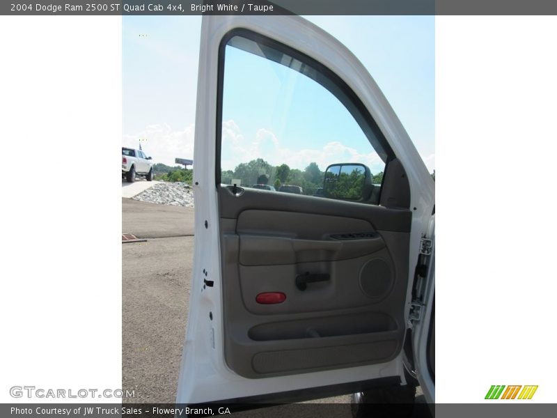 Bright White / Taupe 2004 Dodge Ram 2500 ST Quad Cab 4x4