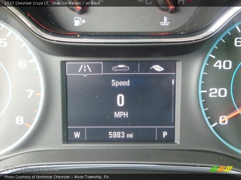 Silver Ice Metallic / Jet Black 2017 Chevrolet Cruze LT