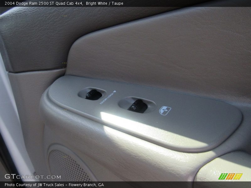 Bright White / Taupe 2004 Dodge Ram 2500 ST Quad Cab 4x4