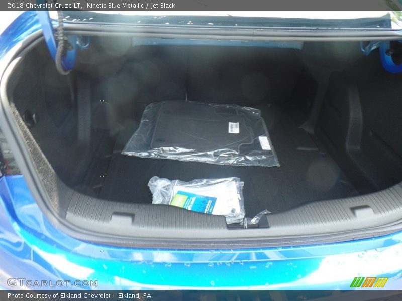 Kinetic Blue Metallic / Jet Black 2018 Chevrolet Cruze LT