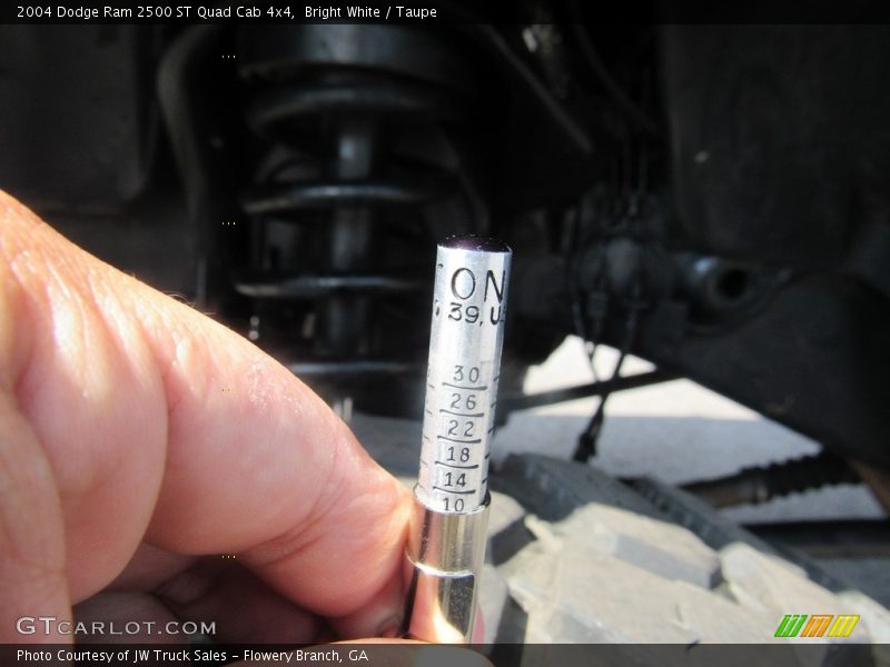 Bright White / Taupe 2004 Dodge Ram 2500 ST Quad Cab 4x4