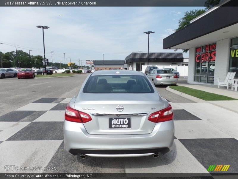 Brilliant Silver / Charcoal 2017 Nissan Altima 2.5 SV